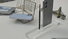 Tampilan Samsung Galaxy S25 Edge, ponsel tertipis dalam seri Galaxy S, menghadirkan desain premium dan tipis. (ANTARA/Farhan Arda Nugraha)bey suarabrita.com