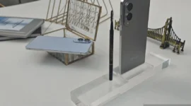 Tampilan Samsung Galaxy S25 Edge, ponsel tertipis dalam seri Galaxy S, menghadirkan desain premium dan tipis. (ANTARA/Farhan Arda Nugraha)bey suarabrita.com