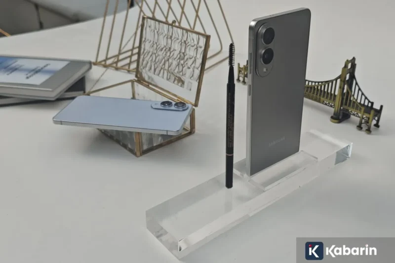 Tampilan Samsung Galaxy S25 Edge, ponsel tertipis dalam seri Galaxy S, menghadirkan desain premium dan tipis. (ANTARA/Farhan Arda Nugraha)bey suarabrita.com