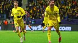 Pemain Bodo/Glimt, Kasper Hogh (kanan), merayakan gol ke gawang Inter Milan pada laga playoff Liga Champions di Aspmyra Stadium, Rabu (18/2/2026). Sumber foto: UEFA.com.