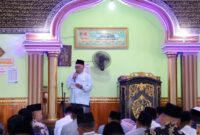 Wakil Walikota Azhar Hamzah memimpin Safari Jum’at Ramadhan di Masjid Nurul Abrar, Desa Koto Padang, sekaligus menyerahkan bantuan CSR Bank Jambi./suarabrita.com