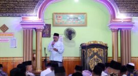 Wakil Walikota Azhar Hamzah memimpin Safari Jum’at Ramadhan di Masjid Nurul Abrar, Desa Koto Padang, sekaligus menyerahkan bantuan CSR Bank Jambi./suarabrita.com
