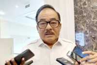 Anggota DPR RI Fraksi Partai Golkar, Robert J. Kardinal, saat memberikan keterangan kepada awak media di Kompleks Parlemen, Jakarta./suaracom/suarabrita.com 