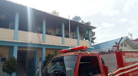 Kondisi bangunan kantin dan ruang kelas di SMP Negeri 2 Sungai Penuh pascakebakaran, Kamis (19/2/2026). Foto: wartasatu.info (digunakan dengan izin).