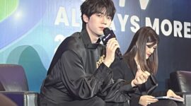 Aktor asal Tiongkok, Zhou Yiran saat gelaran jumpa penggemar dalam acara “WeTV Always More 2026” yang berlangsung di kawasan Senayan, Jakarta, Rabu (19/11/2025) malam. (ANTARA/Sri Dewi Larasati)