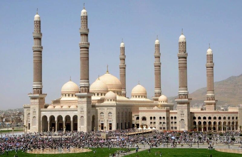 Masjid Al Saleh di Sanaa, Yaman, salah satu masjid terbesar di Timur Tengah dengan arsitektur megah khas Islam. (Foto: gonews.id)