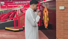 eterangan Foto:
Qari asal Inggris, Ibrahim Idris (Ibi Idris), mengumandangkan azan Magrib saat acara buka puasa bersama di Old Trafford, markas Manchester United, di Manchester, Inggris, Selasa (24/2/2026). (Foto: Instagram/@MUMSC)