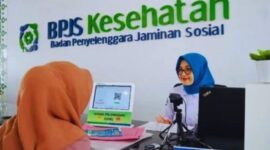 Suasana pelayanan peserta Jaminan Kesehatan Nasional (JKN) di kantor BPJS Kesehatan. (Foto: Britainaja