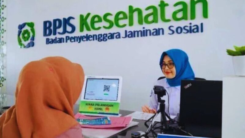 Suasana pelayanan peserta Jaminan Kesehatan Nasional (JKN) di kantor BPJS Kesehatan. (Foto: Britainaja