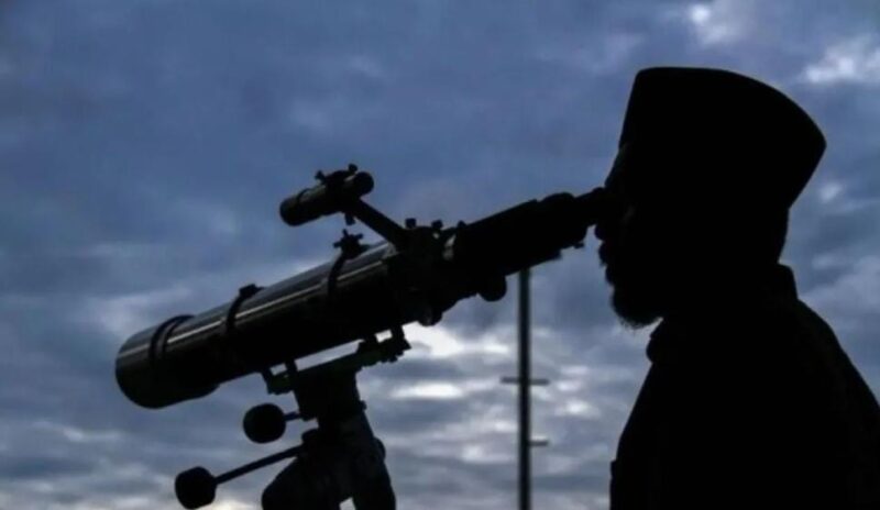 Arsip foto – Petugas Kantor Kementerian Agama Lhokseumawe mengamati posisi hilal di Bukit Blang Tiron, Lhokseumawe, Aceh, Selasa (27/5/2025).
Foto: ANTARA FOTO/Rahmad/foc/am.
Suarabrita.com