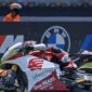Pembalap Indonesia Mario Suryo Aji dari tim Idemitsu Honda Team Asia memacu motornya saat sesi kualifikasi Moto2 2026 di Sirkuit Internasional Chang, Buriram, Thailand, Sabtu (28/2/2026). Mario akan memulai balapan dari posisi kesembilan.