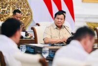 Presiden Prabowo Subianto memimpin rapat terbatas (ratas) bersama jajaran menteri Kabinet di Istana Negara, Jakarta. (Dok. Setpres/SinPo.id)