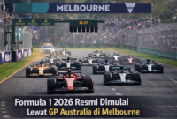 Suasana start balapan seri pembuka Formula 1 musim 2026 pada ajang Australian Grand Prix di Albert Park Circuit, Melbourne, Australia. Para pembalap memacu mobil mereka pada lap awal balapan yang menandai dimulainya musim F1 2026.