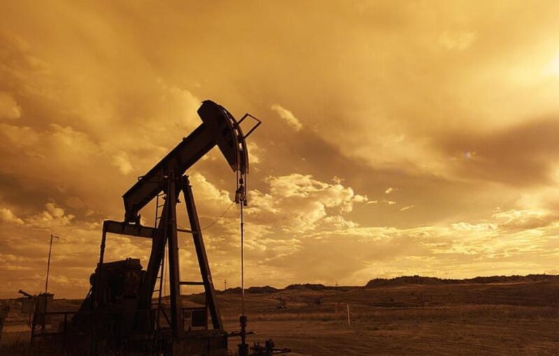 Ilustrasi industri minyak dunia. Ketegangan konflik di Timur Tengah memicu lonjakan harga minyak global hingga menembus lebih dari 100 dolar AS per barel.