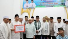 Wali Kota Sungai Penuh Alfin bersama Wakil Wali Kota Azhar Hamzah mendampingi Gubernur Jambi Al Haris dalam kegiatan Safari Ramadhan di Masjid Nurul Iman, Kecamatan Sungai Bungkal, Kota Sungai Penuh, Jumat (7/3/2026)suarabrita.com