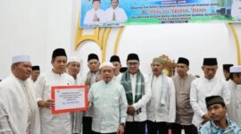 Wali Kota Sungai Penuh Alfin bersama Wakil Wali Kota Azhar Hamzah mendampingi Gubernur Jambi Al Haris dalam kegiatan Safari Ramadhan di Masjid Nurul Iman, Kecamatan Sungai Bungkal, Kota Sungai Penuh, Jumat (7/3/2026)suarabrita.com