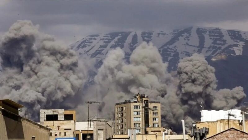 Ilustrasi - Serangan Amerika Serikat dan Israel di wilayah pemukiman penduduk Iran.