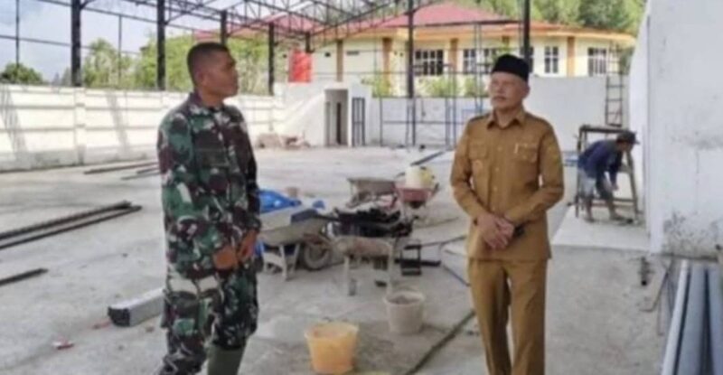 Wakil Wali Kota Sungai Penuh, Azhar Hamzah, meninjau pembangunan gerai Koperasi Merah Putih (KMP) di Kota Sungai Penuh, Senin (2/4/25), untuk memastikan progres proyek berjalan lancar dan bermanfaat bagi ekonomi warga.