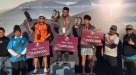 Arief Wismoyono usai finis sebagai juara pertama kategori summit pada ajang Kerinci 100 2026 di Gunung Kerinci, Minggu (5/4/2026). Foto: Dok.suarabrita.com 