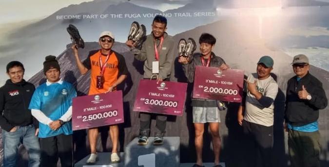 Arief Wismoyono usai finis sebagai juara pertama kategori summit pada ajang Kerinci 100 2026 di Gunung Kerinci, Minggu (5/4/2026). Foto: Dok.suarabrita.com 