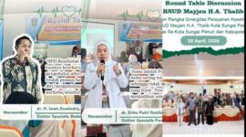 Direktur RSUD Mayjen H.A. Thalib Kota Sungai Penuh, Debi Zartika, bersama Kepala Dinas Kesehatan Kota Sungai Penuh, Gusnardi, saat membuka kegiatan Round Table Discussion dalam rangka penguatan sinergi layanan kesehatan di Sungai Penuh, Sabtu (18/4/2026