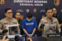 Konferensi pers pengungkapan kasus dugaan penyekapan dan penganiayaan yang menjerat seorang pria di Bandung. Polisi menyebut tersangka mengakui perbuatannya dan mengaku berada di bawah pengaruh alkohol saat kejadian