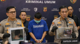 Konferensi pers pengungkapan kasus dugaan penyekapan dan penganiayaan yang menjerat seorang pria di Bandung. Polisi menyebut tersangka mengakui perbuatannya dan mengaku berada di bawah pengaruh alkohol saat kejadian