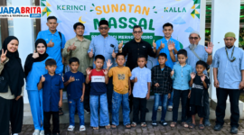 Foto bersama jajaran PT Kerinci Merangin Hidro, tenaga kesehatan, dan peserta khitan massal gratis usai pembukaan kegiatan CSR di kawasan PLTA PT Kerinci Merangin Hidro, Kecamatan Batang Merangin, Kabupaten Kerinci, Rabu (1/7/2026). Program ini diikuti 50 anak dari sembilan desa sebagai wujud kepedulian perusahaan terhadap kesehatan masyarakat.